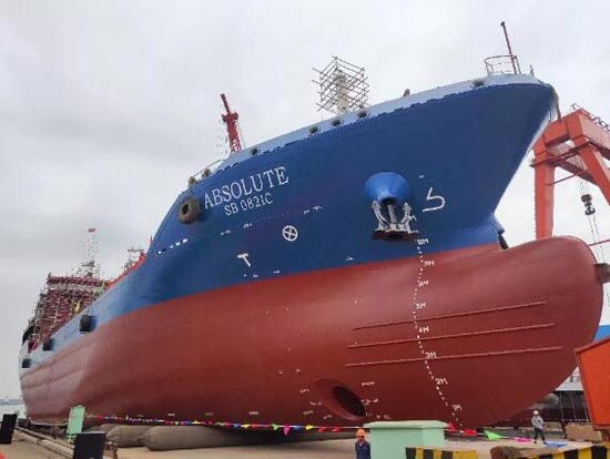 大洋海裝7999DWT加油船下水
